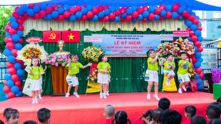 Tiết mục Aerobic Mái trường nơi học bao điều hay_Lớp Lá_Lễ Kỷ niệm 41 năm ngày nhà giáo Việt Nam.